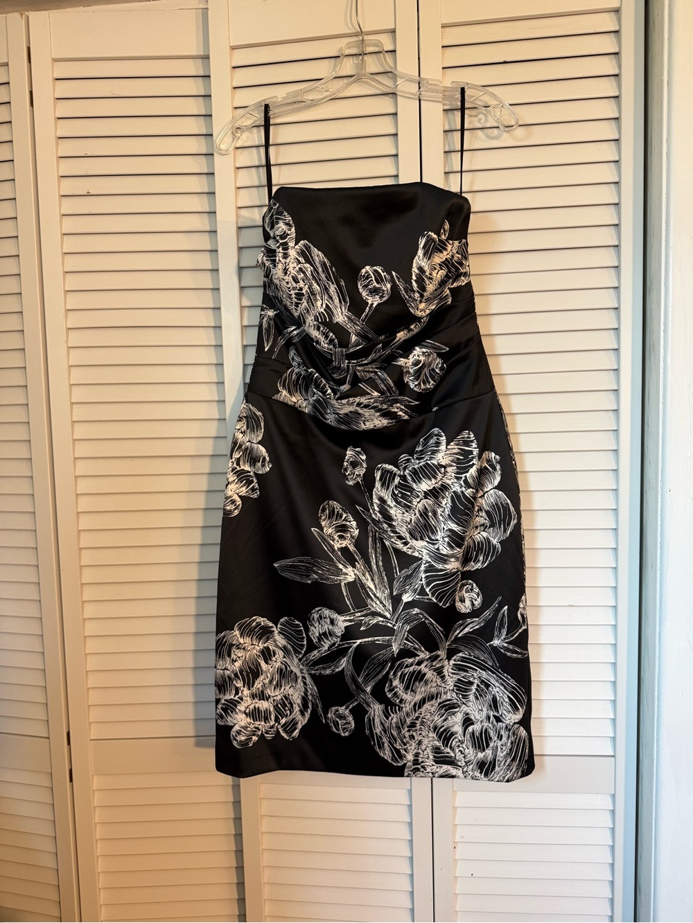 White House Black Market Strapless Black White Floral Sateen Sheath Dress 8